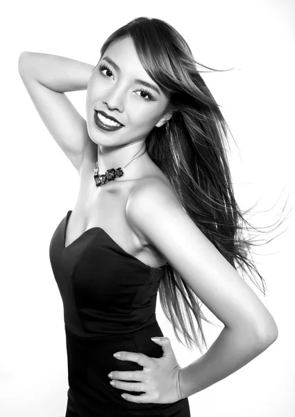 Retrato de bela jovem mulher asiática — Fotografia de Stock