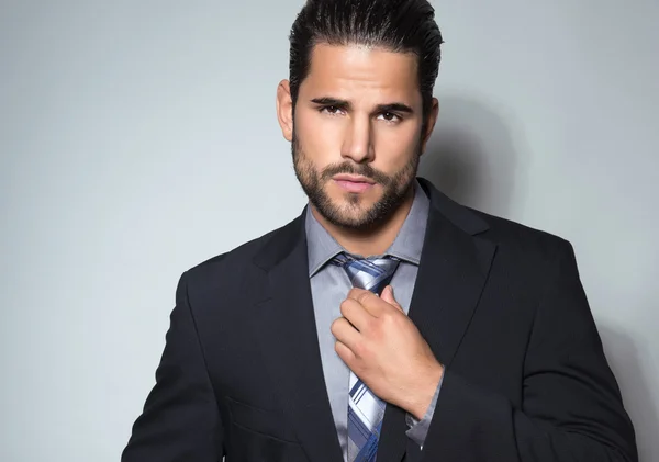 Handsome young man in suit on grey background — Stock Photo, Image