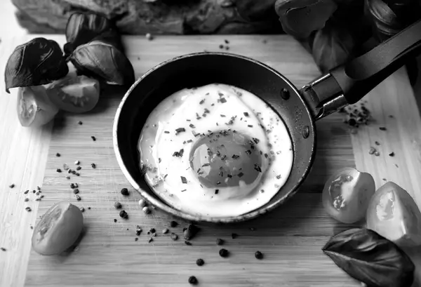 Feito na hora, deliciosa refeição de ovos — Fotografia de Stock