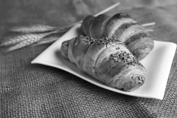 Croissants délicieux frais — Photo