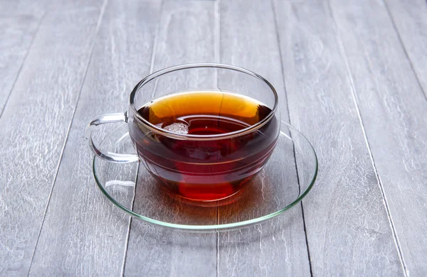 Chá acabado de fazer em copo de vidro — Fotografia de Stock