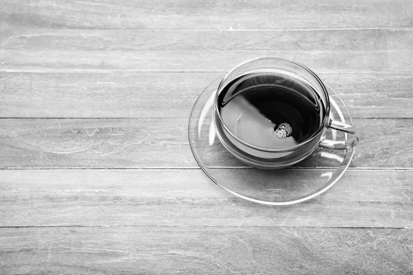 Té recién hecho en taza de vidrio — Foto de Stock