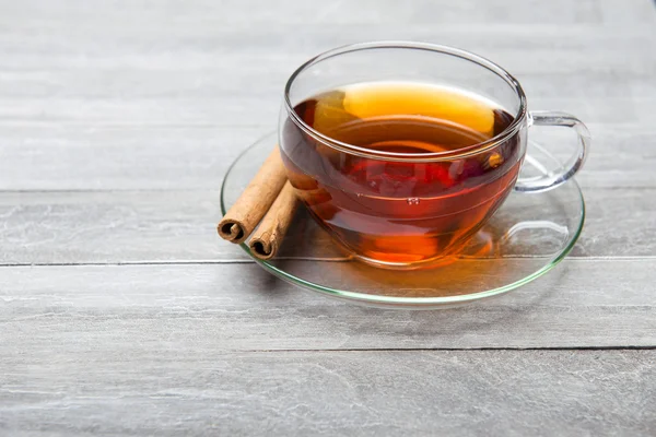 Té recién hecho en taza de vidrio — Foto de Stock