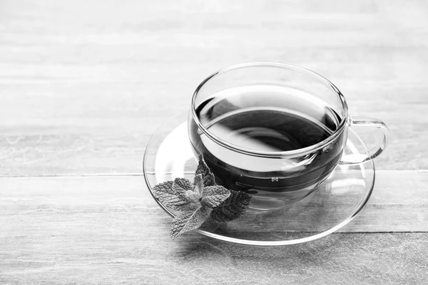 ガラスのコップで淹れたてのお茶 — ストック写真