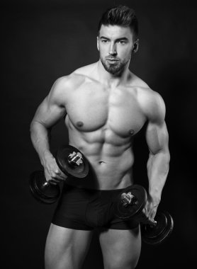 yakışıklı genç ve formda adam