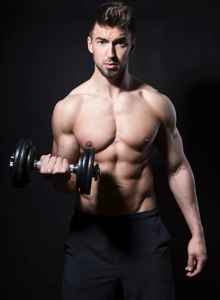 Bello giovane bodybuilder — Foto Stock