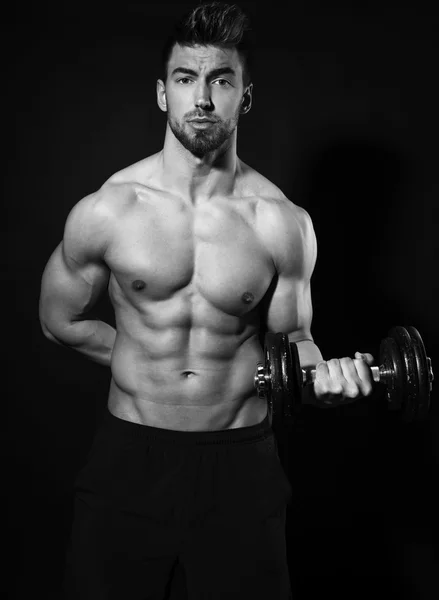 Bello giovane bodybuilder — Foto Stock