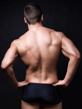 yakışıklı genç ve formda adam