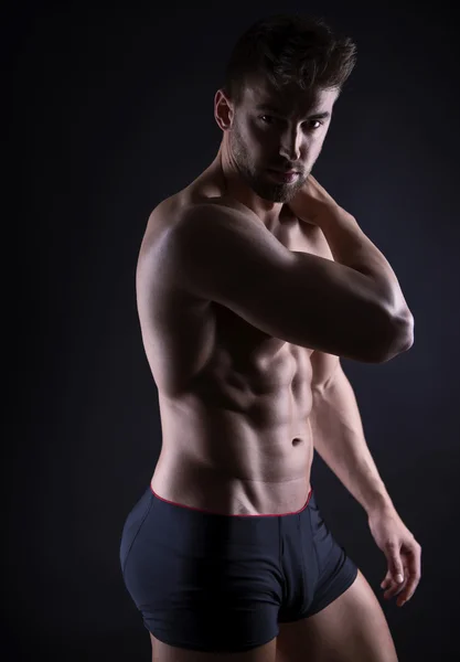 Knappe jonge bodybuilder — Stockfoto