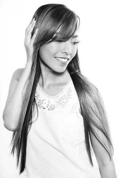 Vacker ung asiatisk kvinna med felfri hud — Stockfoto