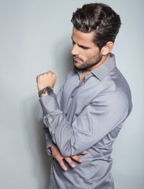 yakışıklı iş adamı