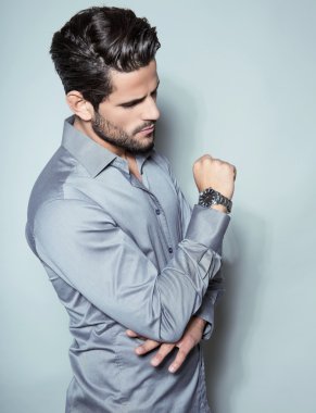 yakışıklı iş adamı