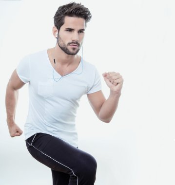 yakışıklı genç ve formda adam