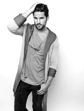 yakışıklı genç ve formda adam