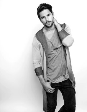 yakışıklı genç ve formda adam