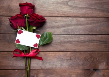 Sevgililer günü için güzel kırmızı gül