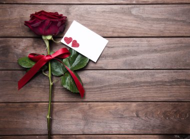 Sevgililer günü için güzel kırmızı gül