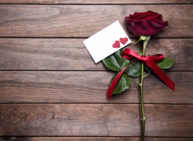 Sevgililer günü için güzel kırmızı gül