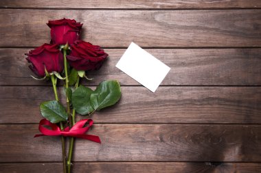 Sevgililer günü için güzel kırmızı gül