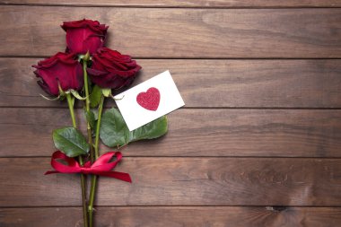 Sevgililer günü için güzel kırmızı gül