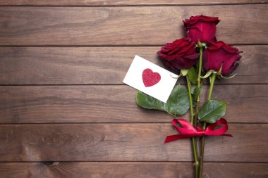 Sevgililer günü için güzel kırmızı gül