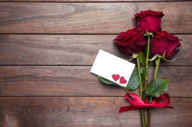 Sevgililer günü için güzel kırmızı gül