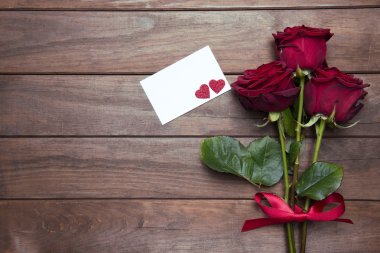 Sevgililer günü için güzel kırmızı gül