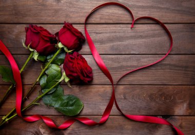 Sevgililer günü için güzel kırmızı gül