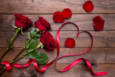 Sevgililer günü için güzel kırmızı gül