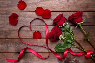 Sevgililer günü için güzel kırmızı gül