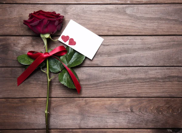 Sevgililer günü için güzel kırmızı gül