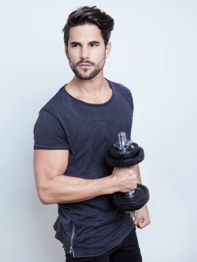 genç vücut geliştirmeci uygun