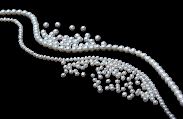 Hermosas perlas en negro — Foto de Stock