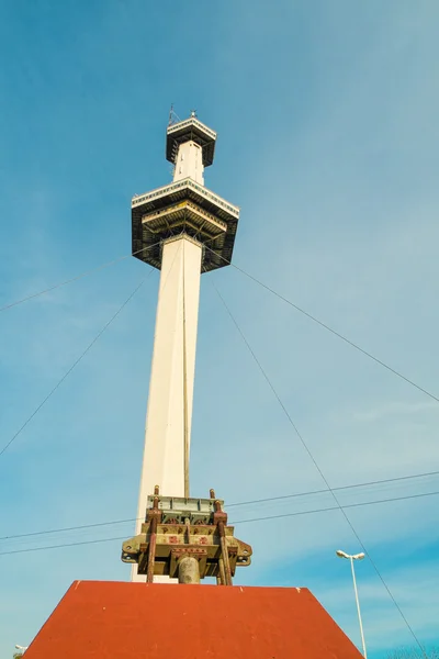 Башня парка аттракционов — стоковое фото