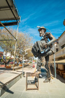 La Falda tango monment