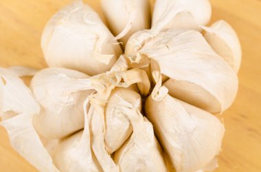 Bütün sarımsak ampul