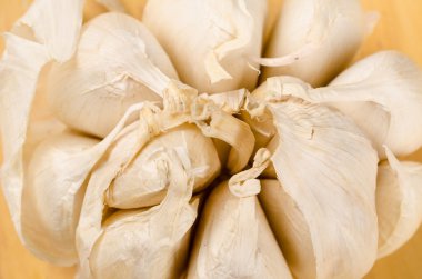 Bütün sarımsak ampul