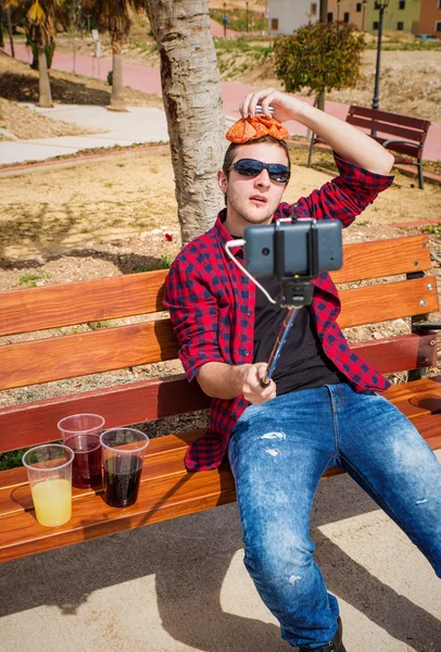 Guy documenting his hangover — Stock Photo, Image