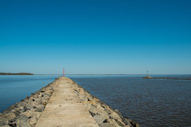 Büyük dalgakıran ve beacon