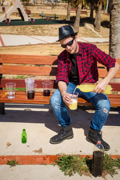 Guy getting heavily drunk — Stock Photo, Image