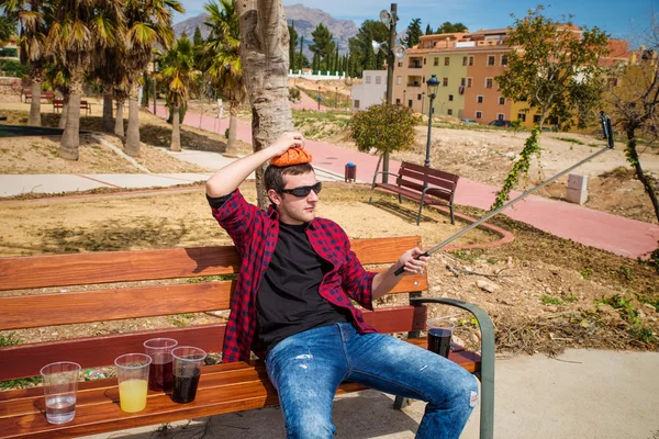 Guy documenting his hangover — Stock Photo, Image