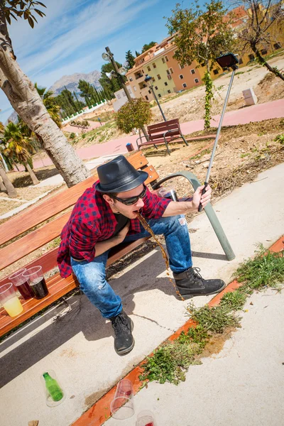 Guy throwing up  on a park bench — Stock Photo, Image