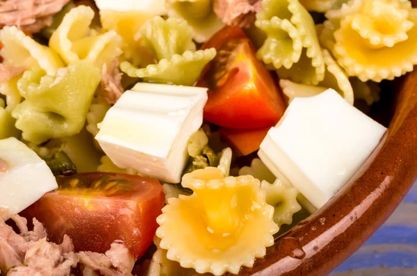 Massa com queijo e tomate — Fotografia de Stock