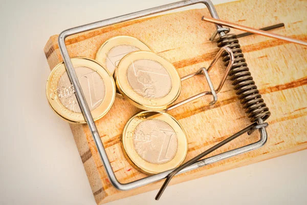 Mausefalle mit Euromünzen — Stockfoto