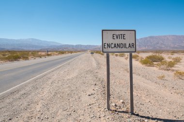 And worning yol işareti