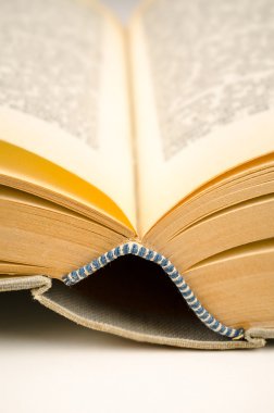 Kitap sayfalarını aç