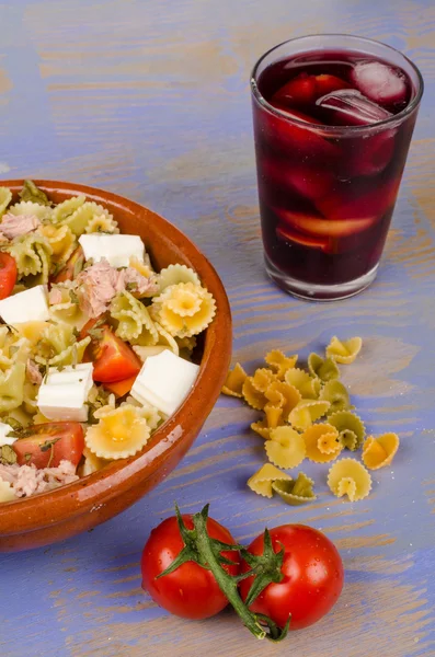 Pasta salad and sangria — Stock Photo, Image