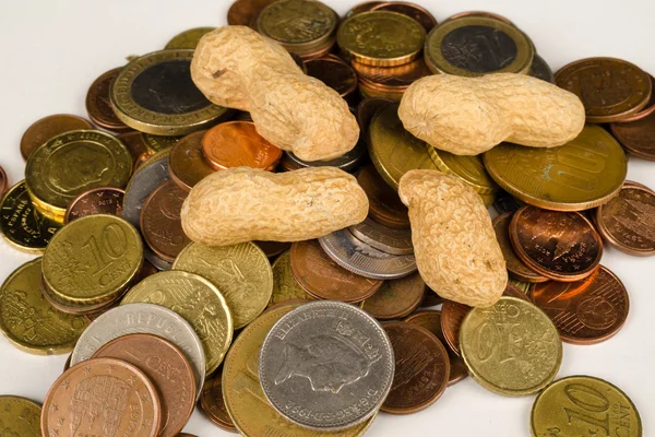 Siendo cacahuetes pagados — Foto de Stock