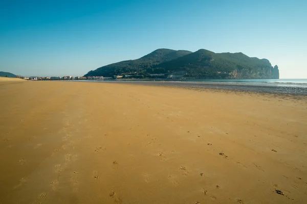 Spiaggia del resort Laredo in Cantabria — Foto Stock