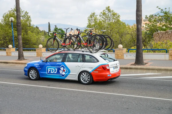 Voiture d'équipe en action à La Vuelta — Photo